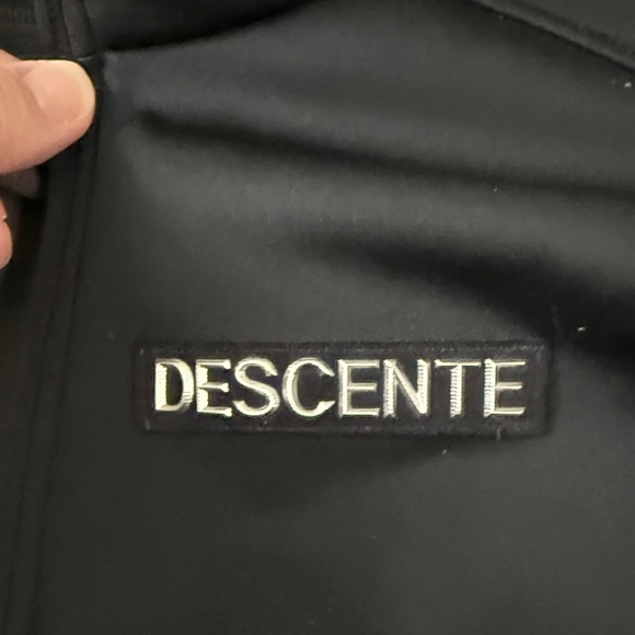 Descente Men's Performance Black Jacket - Picture 4 of 7